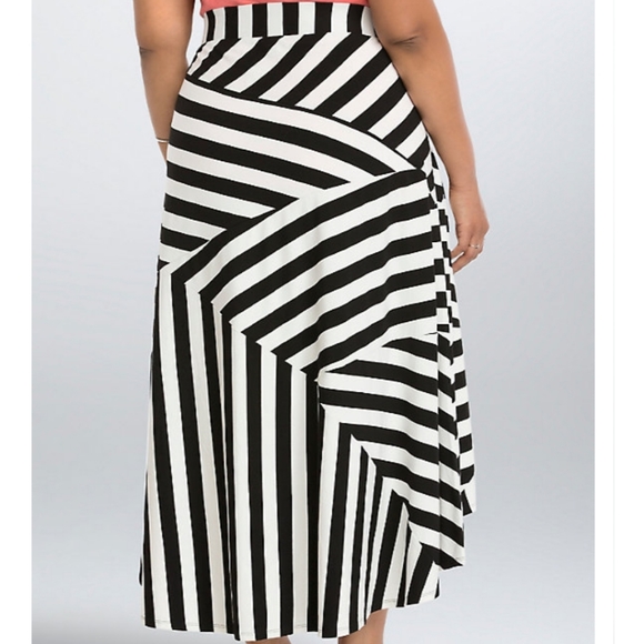 🐞🧃Beetlejuice! Torrid striped hi lo maxi skirt 0X/12 - Picture 2 of 6